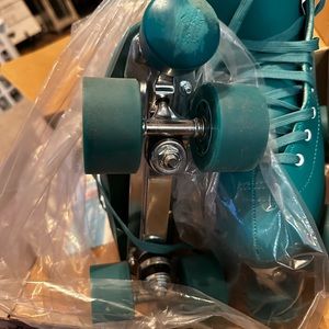 Women roller skates, size 8